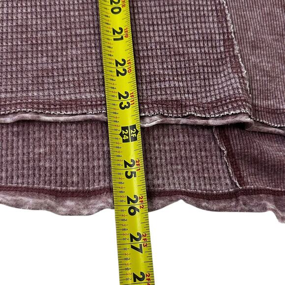 Free People Maroon Waffle Distressed Oversize V-neck Shirt Women's Size XS 62-13 - Picture 6 of 6